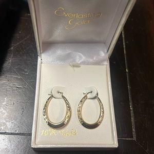 Brand new 10k gold earrings
